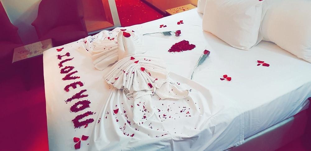 Al Akhawayn Hotel Oujda Ngoại thất bức ảnh