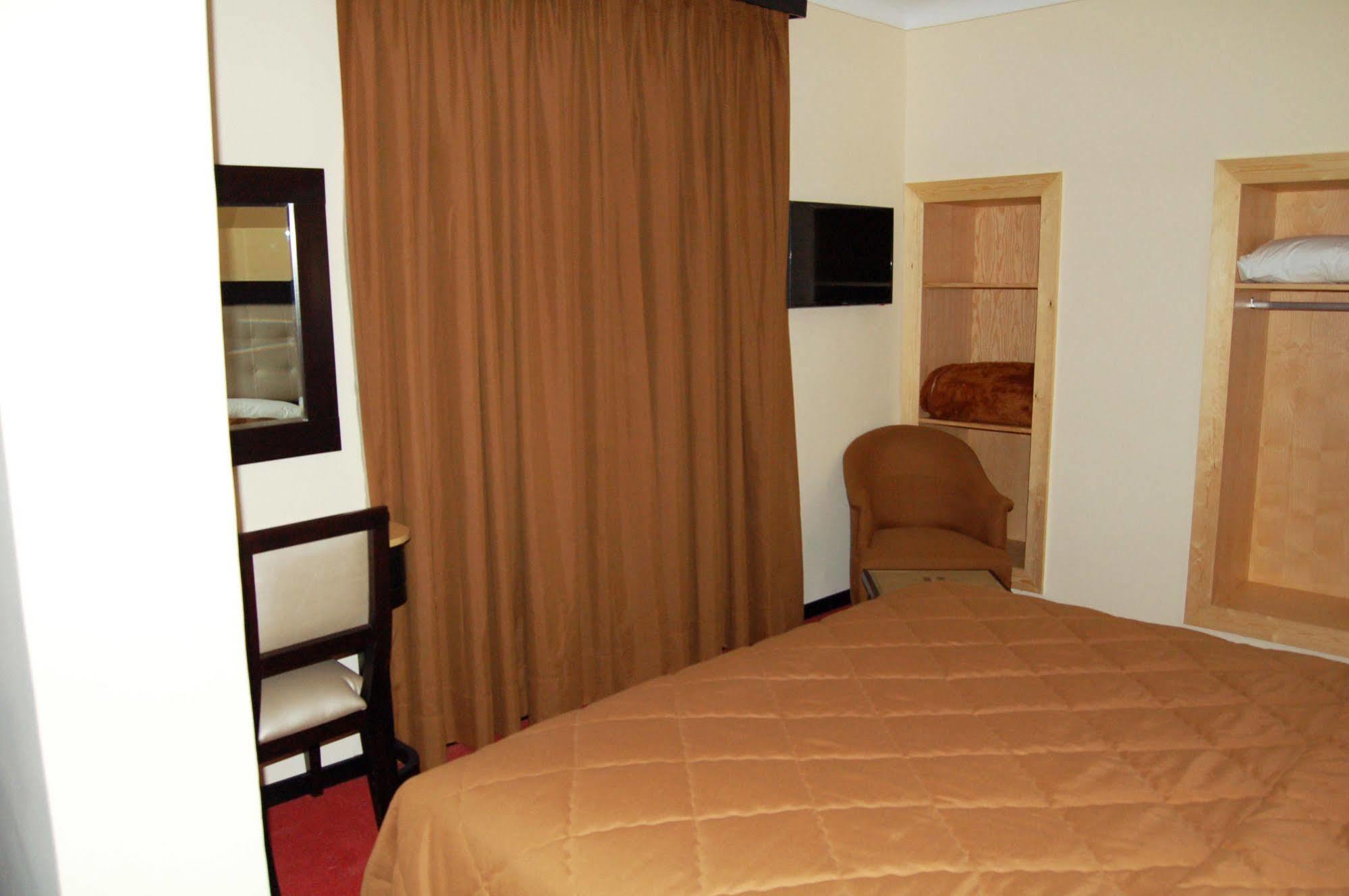 Al Akhawayn Hotel Oujda Ngoại thất bức ảnh